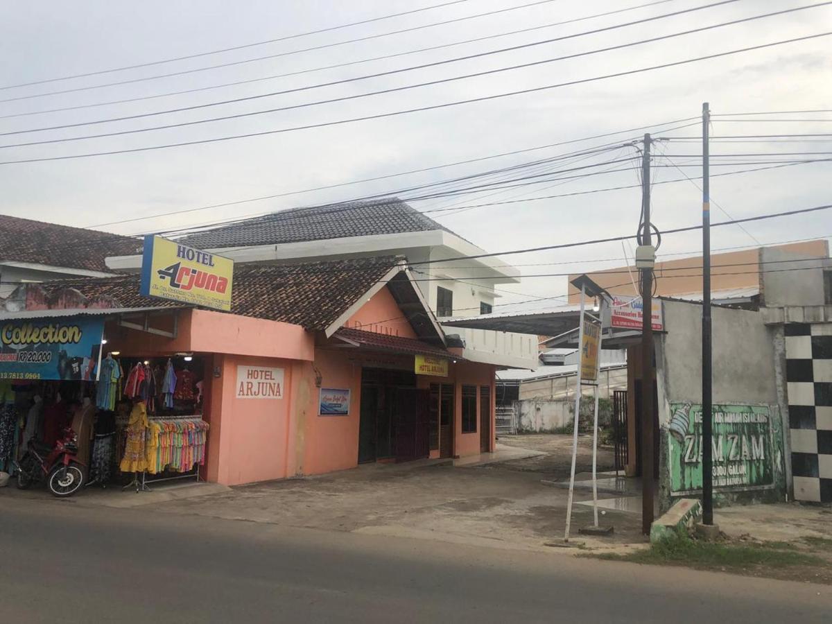 Hotel Arjuna Baturaja  Екстериор снимка