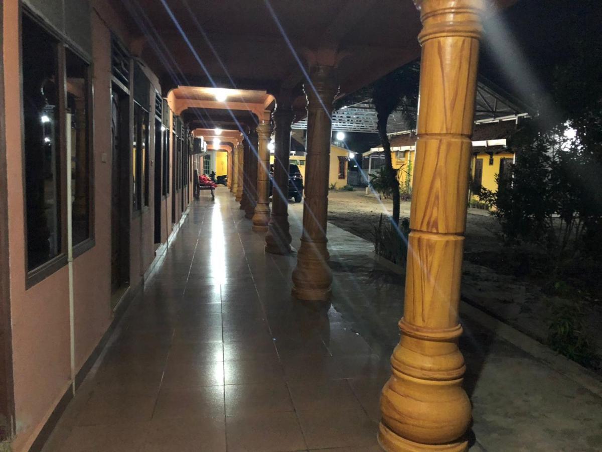 Hotel Arjuna Baturaja  Екстериор снимка