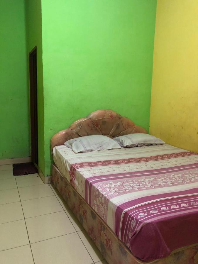 Hotel Arjuna Baturaja  Екстериор снимка